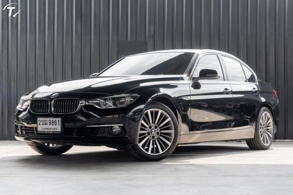 Bmw 330e deals luxury