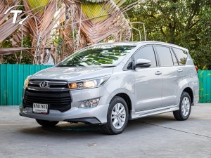 Toyota deals innova e